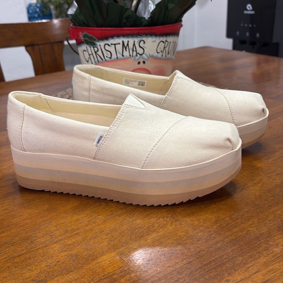 TOMS PLATFORMS - Picture 2 of 6